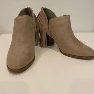 [CARLOS by CARLOS SANTANA] Cleo Sand Colour Size 8 new with Box